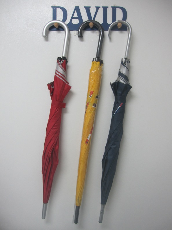 david-umbrellas-red-yellow-blue